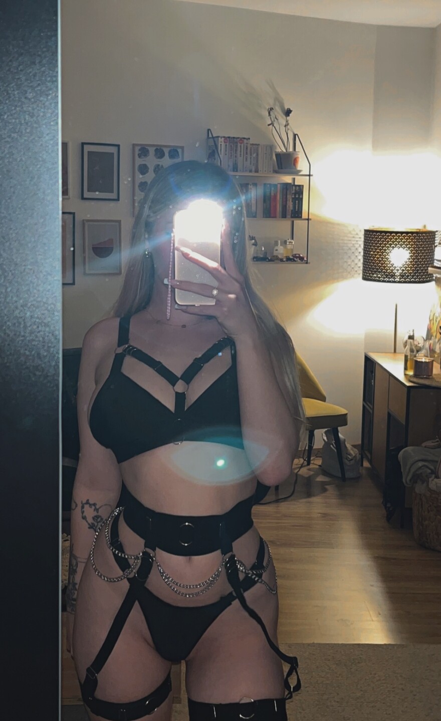 londonplay - Gorąca sesja w czarnej bieliźnie 🥵😈