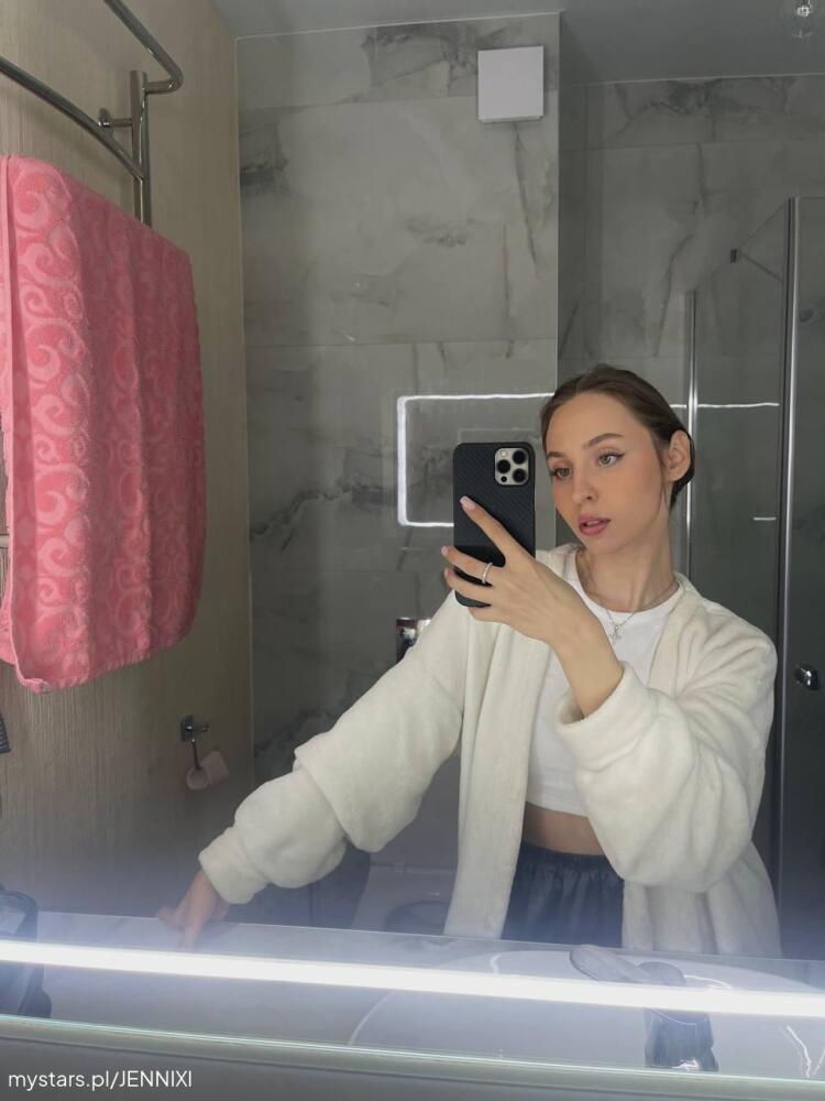JENNIXI  🍑