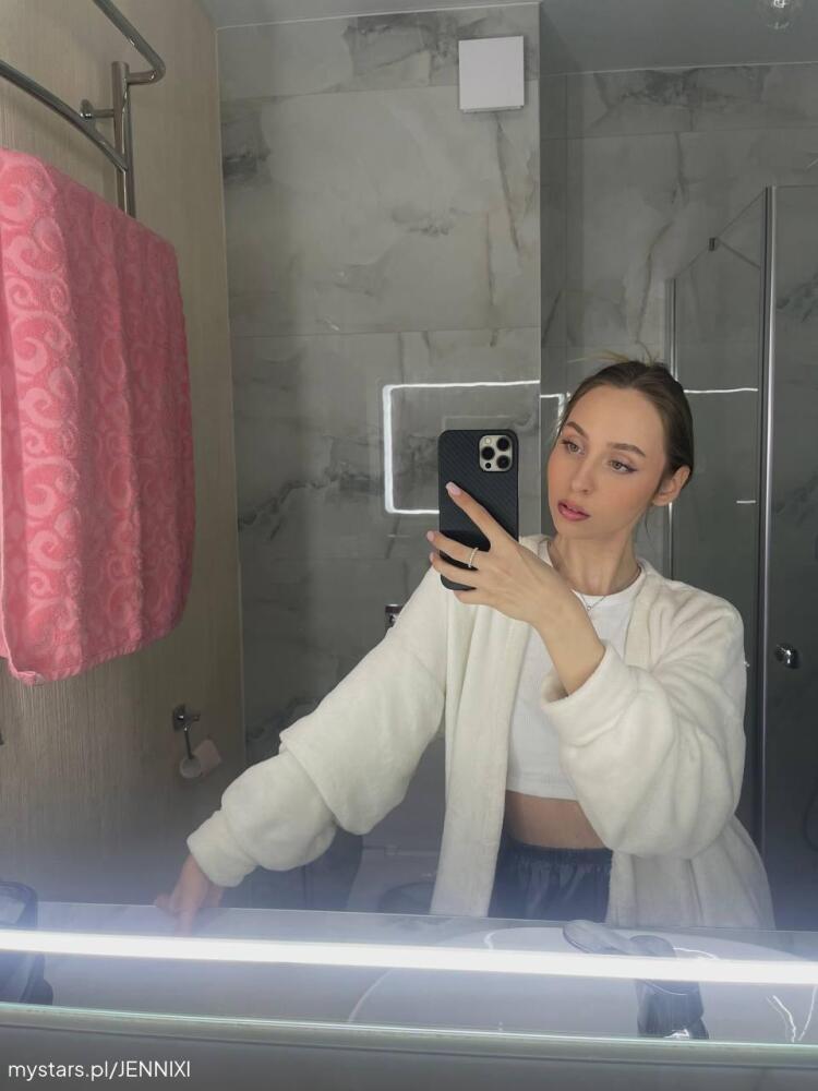 JENNIXI  🍑