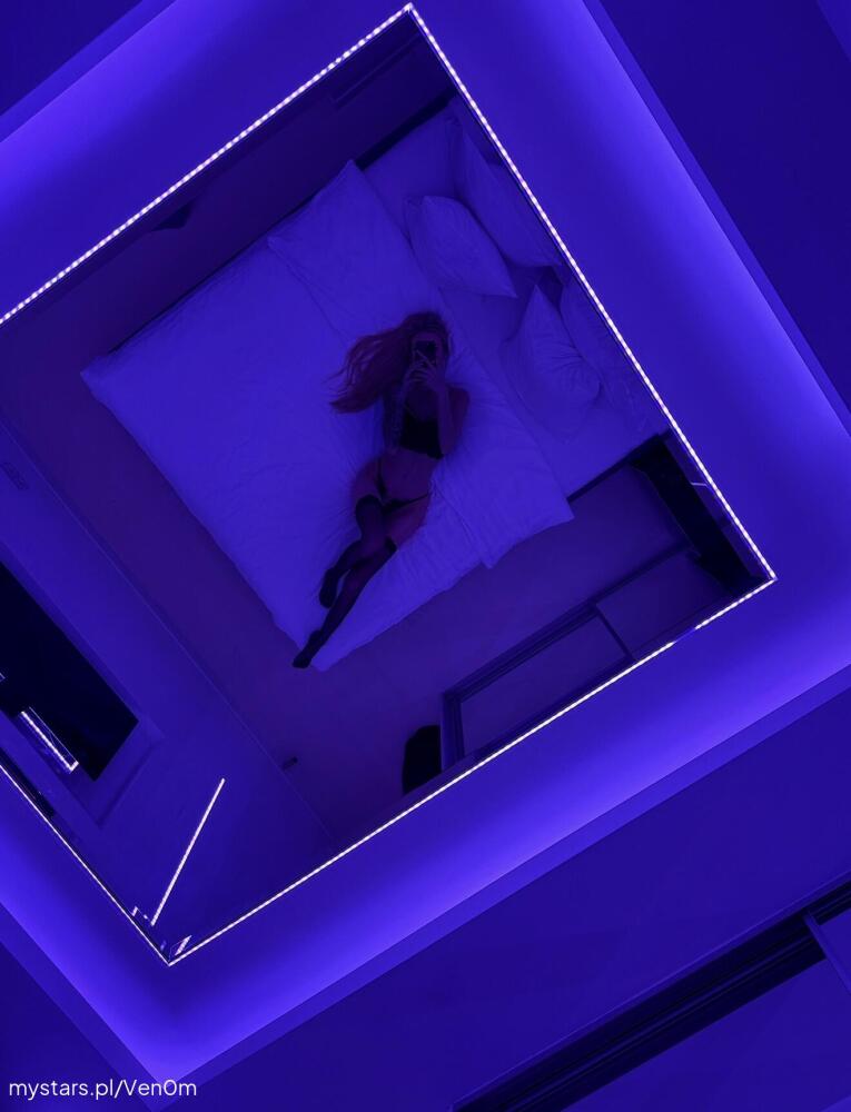 𝐕𝐄𝐍𝐎𝐌