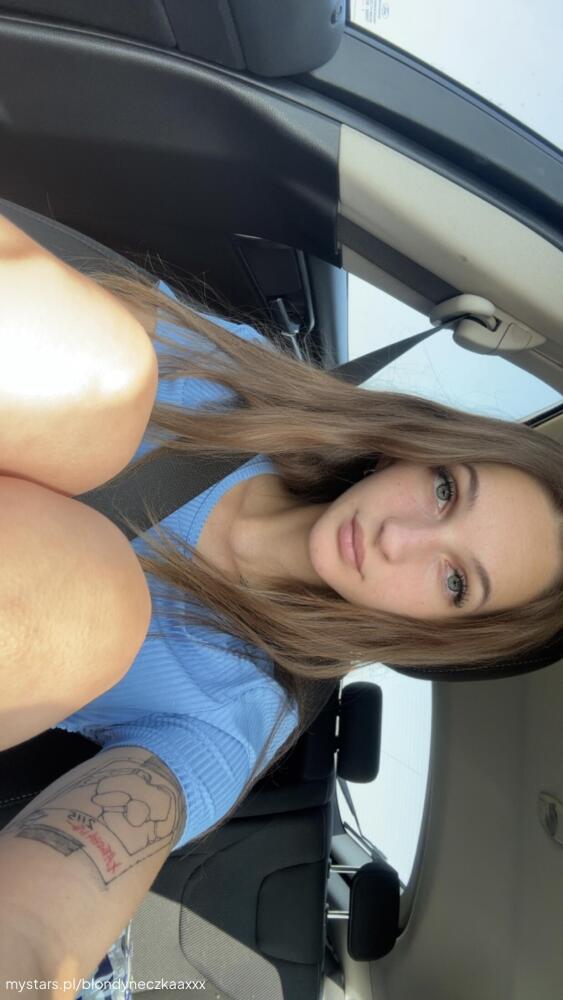 blondyneczkaaxxx